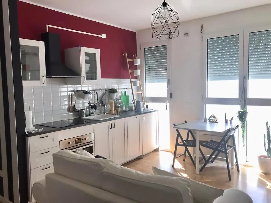 Comodo Bilocale Nuovo Milano Appartement 0*, Milaan
